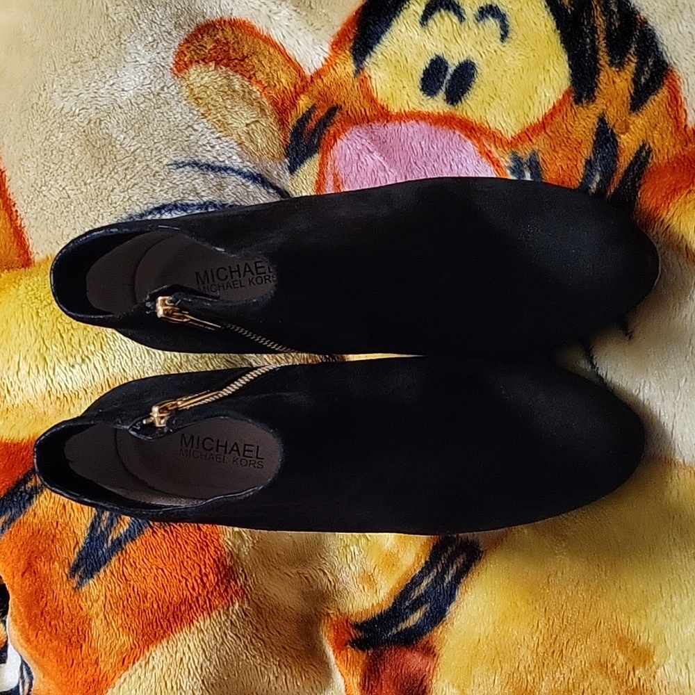 Sz 8.5 Black Suede Ankleboot Heels - Picture 2 of 8